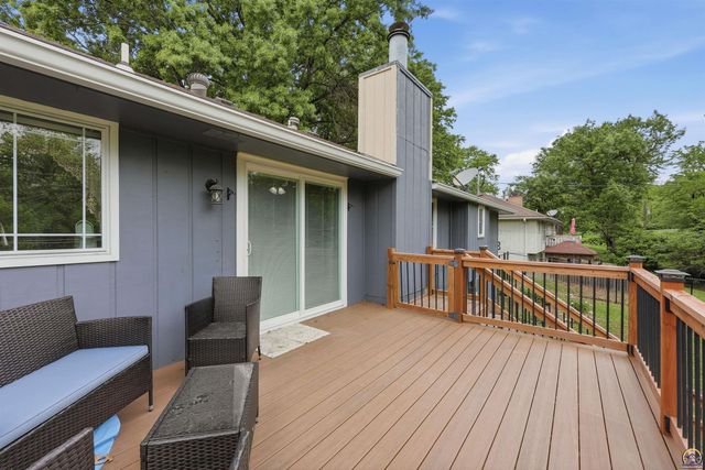 2518 SW Arrowhead RD, Topeka, KS 66614