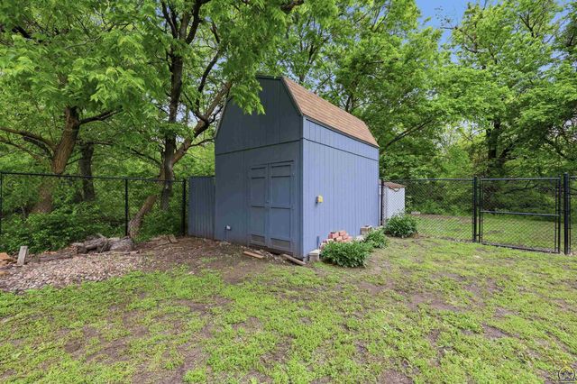 2518 SW Arrowhead RD, Topeka, KS 66614