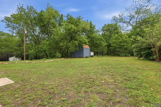 2518 SW Arrowhead RD, Topeka, KS 66614