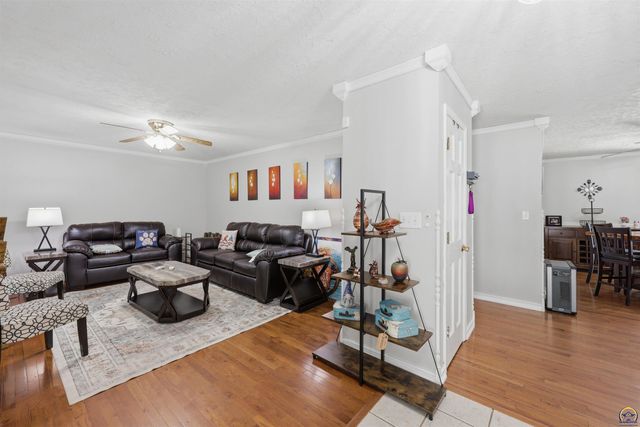 2518 SW Arrowhead RD, Topeka, KS 66614