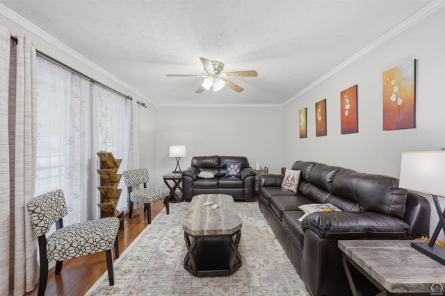 2518 SW Arrowhead RD, Topeka, KS 66614