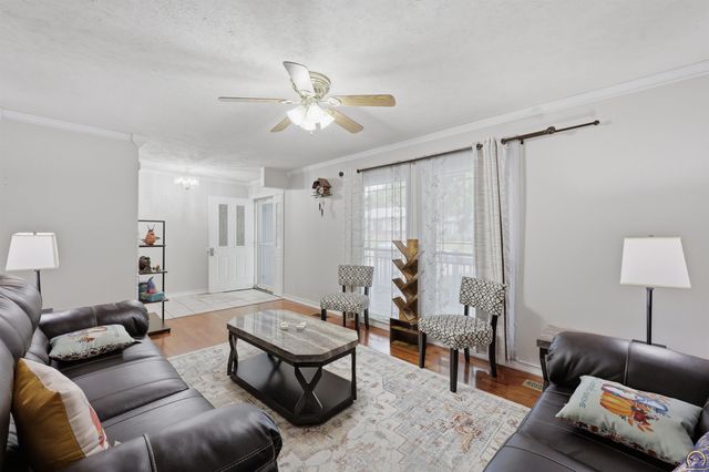 2518 SW Arrowhead RD, Topeka, KS 66614