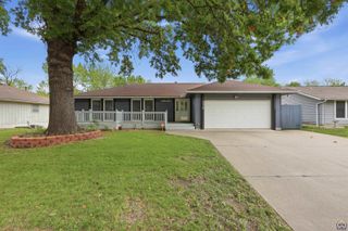 2518 SW Arrowhead RD, Topeka, KS 66614