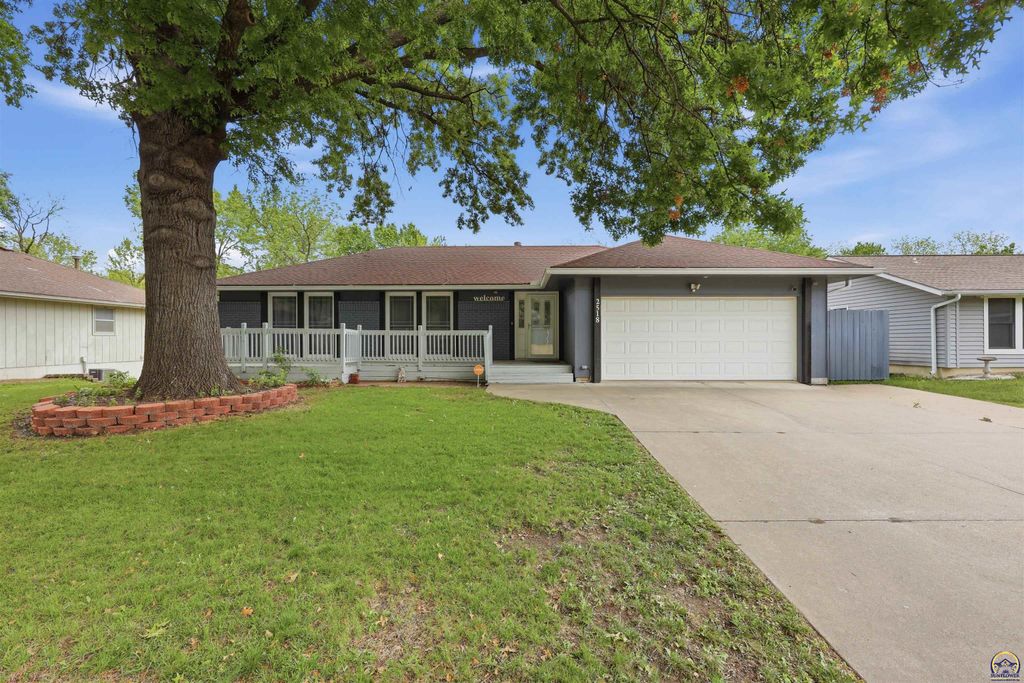 2518 SW Arrowhead RD, Topeka, KS 66614