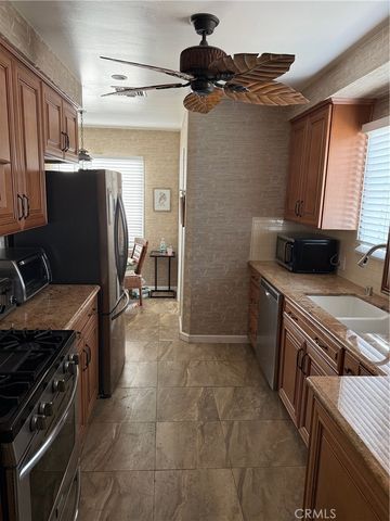 7059 Varna, North Hollywood, CA 91605