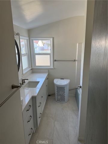 7059 Varna, North Hollywood, CA 91605