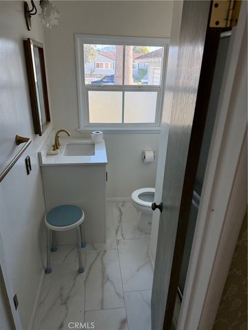 7059 Varna, North Hollywood, CA 91605