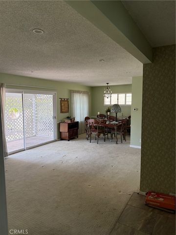 7059 Varna, North Hollywood, CA 91605