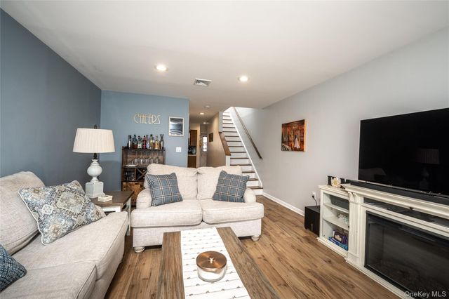 17 Davids Lane, Ossining, NY 10562