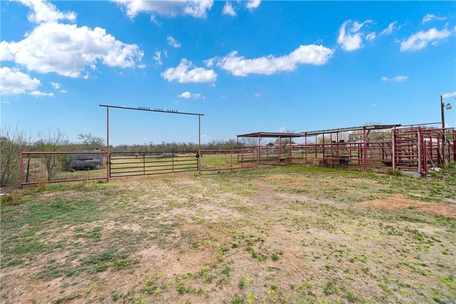 6802 CR 103, San Diego, TX 78384