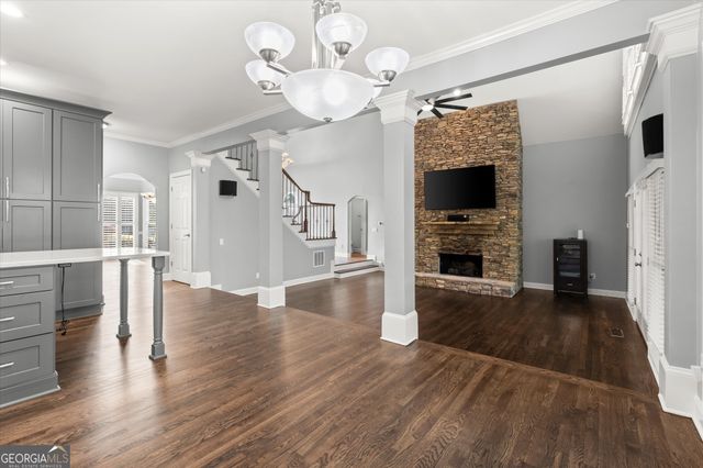 1043 Towne Lake Hills East, Woodstock, GA 30189