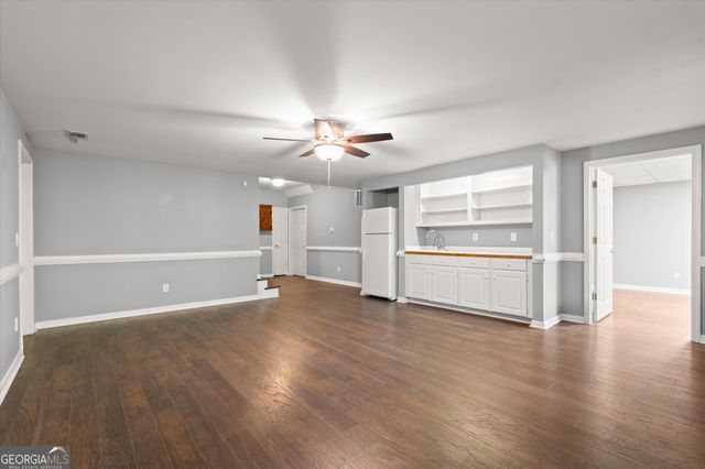 1043 Towne Lake Hills East, Woodstock, GA 30189