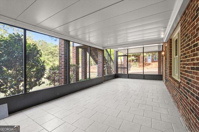 1043 Towne Lake Hills East, Woodstock, GA 30189