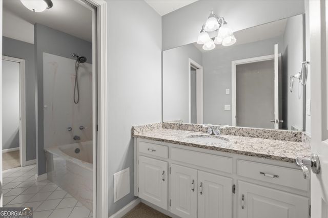 1043 Towne Lake Hills East, Woodstock, GA 30189