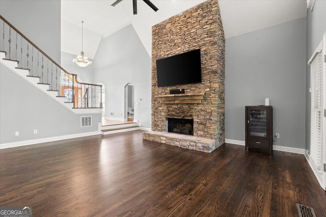 1043 Towne Lake Hills East, Woodstock, GA 30189