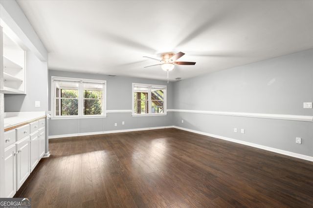 1043 Towne Lake Hills East, Woodstock, GA 30189