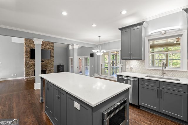 1043 Towne Lake Hills East, Woodstock, GA 30189