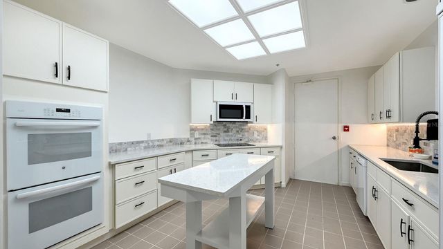 455 LONGBOAT CLUB ROAD 707, Longboat Key, FL 34228