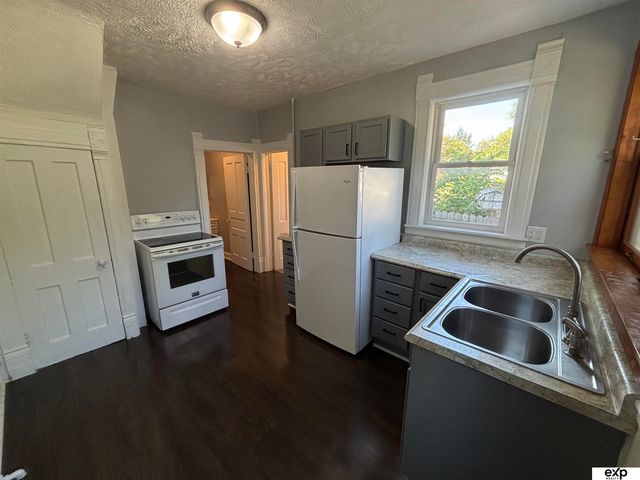 606 W 10th Street, Fremont, NE 68025