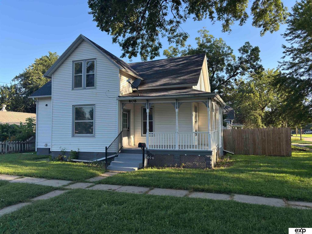 606 W 10th Street, Fremont, NE 68025