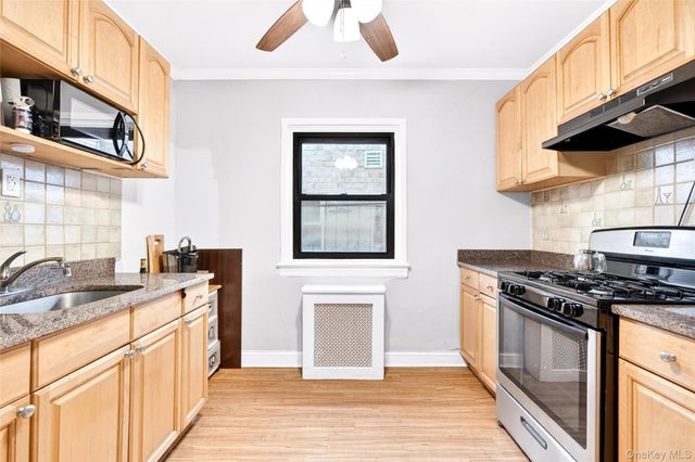 240 Halstead Avenue B6, Harrison, NY 10528