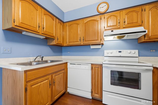 2S726 Timber Drive, Warrenville, IL 60555