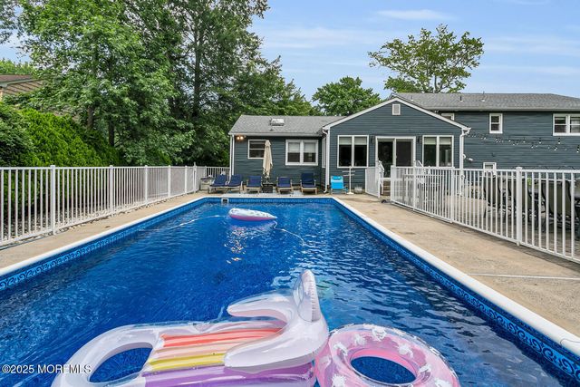 26 Herb Road, Middletown, NJ 07748