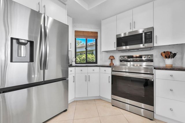 54914 Oaktree, La Quinta, CA 92253