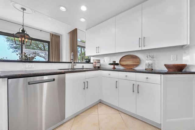 54914 Oaktree, La Quinta, CA 92253