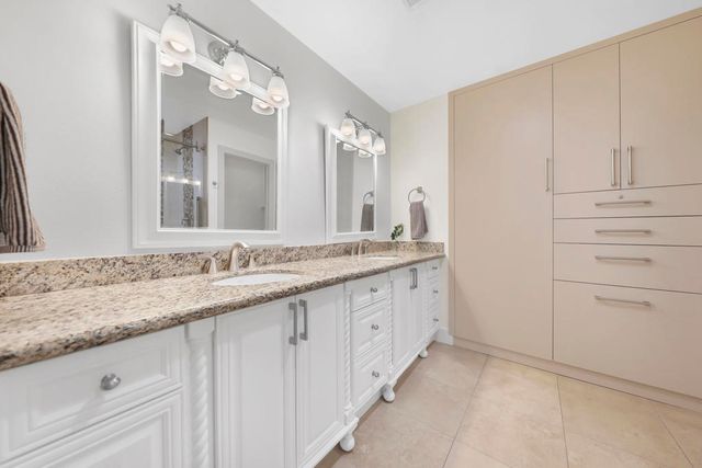 54914 Oaktree, La Quinta, CA 92253