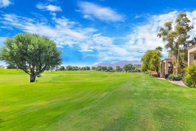 54914 Oaktree, La Quinta, CA 92253