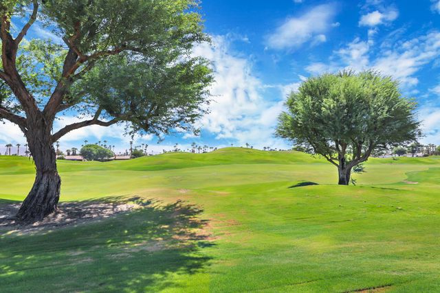 54914 Oaktree, La Quinta, CA 92253