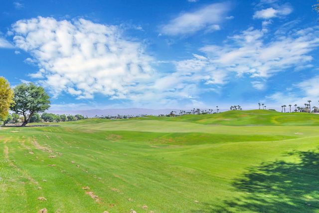 54914 Oaktree, La Quinta, CA 92253