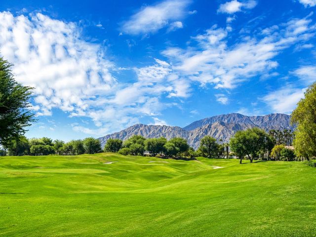 54914 Oaktree, La Quinta, CA 92253