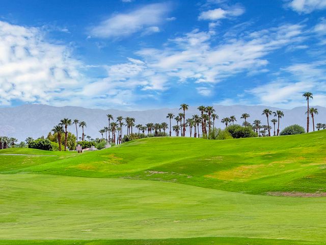 54914 Oaktree, La Quinta, CA 92253
