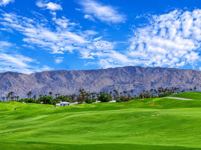 54914 Oaktree, La Quinta, CA 92253