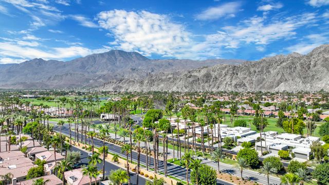 54914 Oaktree, La Quinta, CA 92253