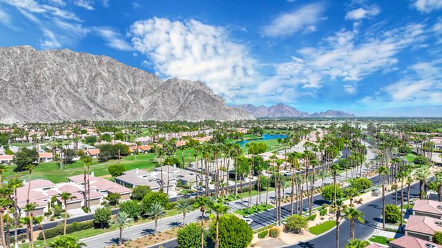 54914 Oaktree, La Quinta, CA 92253