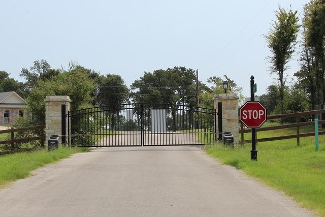 317 Cedar Creek Landing Lane, Mabank, TX 75143