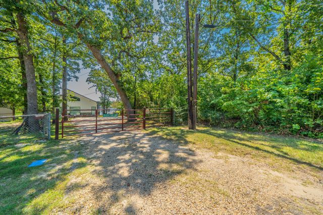 136 Deer Park Loop, Mabank, TX 75156