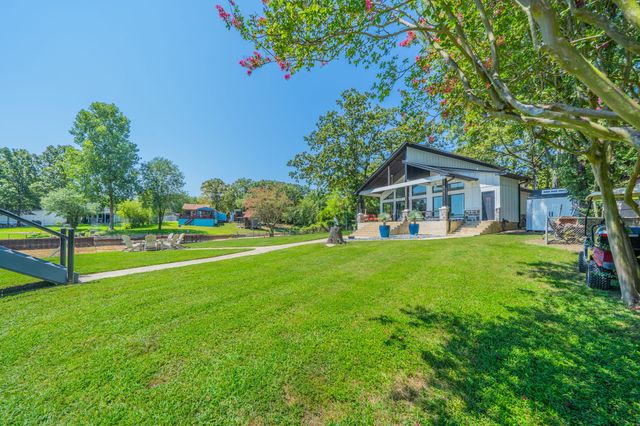 136 Deer Park Loop, Mabank, TX 75156