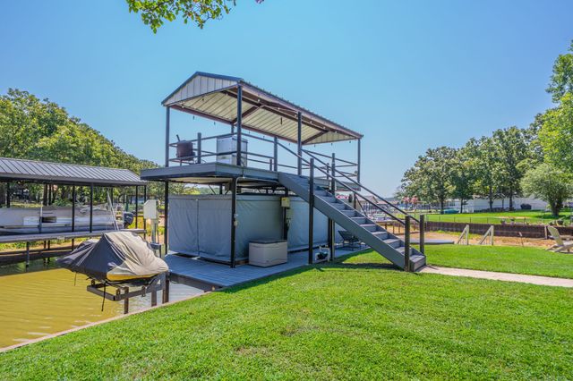136 Deer Park Loop, Mabank, TX 75156