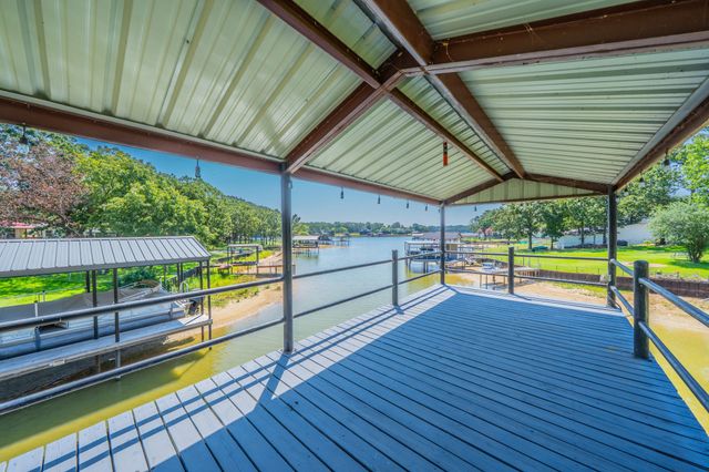 136 Deer Park Loop, Mabank, TX 75156
