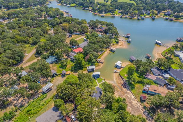 136 Deer Park Loop, Mabank, TX 75156