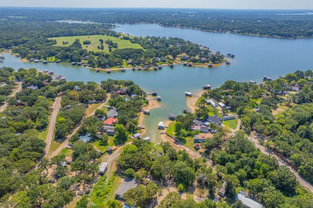 136 Deer Park Loop, Mabank, TX 75156
