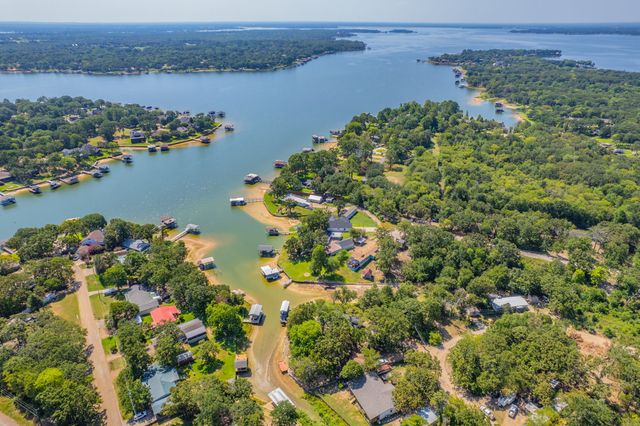 136 Deer Park Loop, Mabank, TX 75156