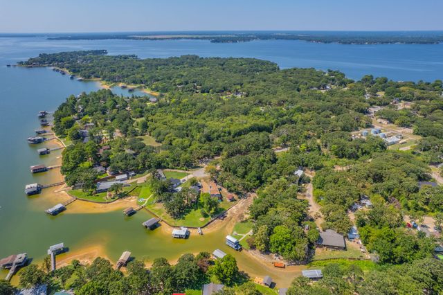 136 Deer Park Loop, Mabank, TX 75156