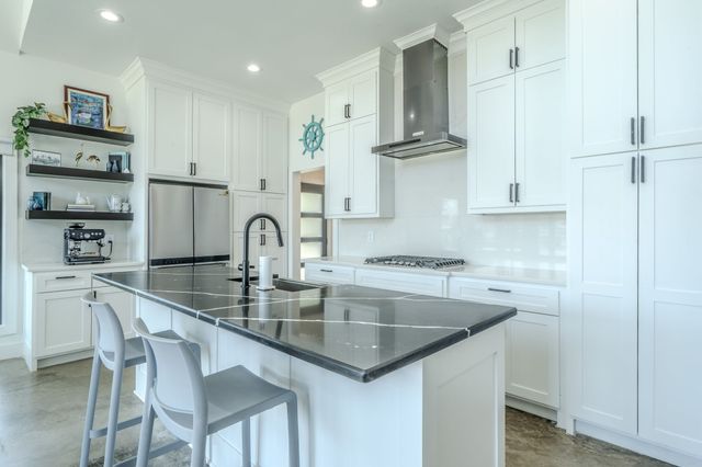 136 Deer Park Loop, Mabank, TX 75156