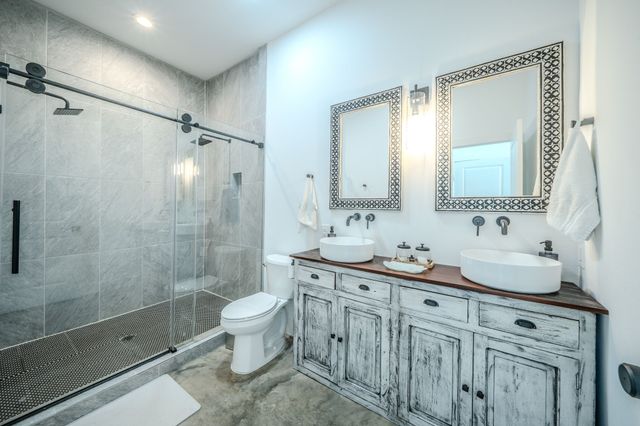 136 Deer Park Loop, Mabank, TX 75156