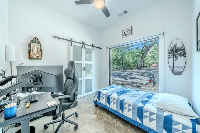 136 Deer Park Loop, Mabank, TX 75156